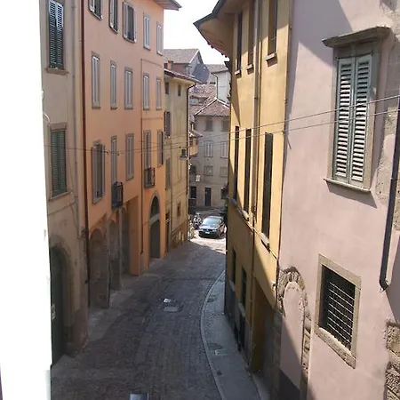 Apartament La Rosa Scarlatta *